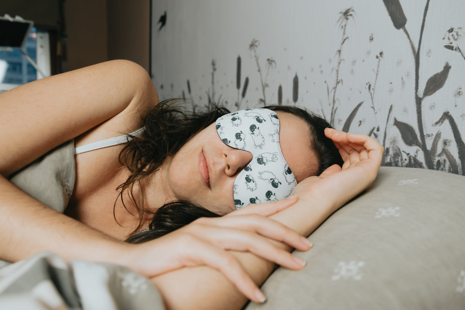 Why Can't I Stay Asleep? 7 Causes & Natural Solutions | Elixinol